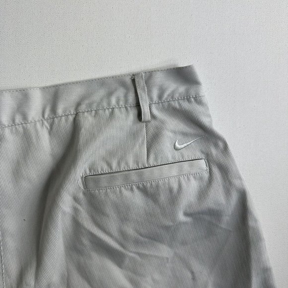 Nike Golf Shorts Mens 36 Beige Chino Pleated Front Polyester Dri Fit Swoosh Logo - Picture 5 of 6